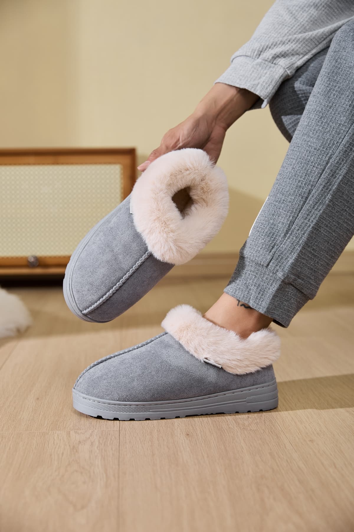 Faux Fur Round Toe Platform Slippers