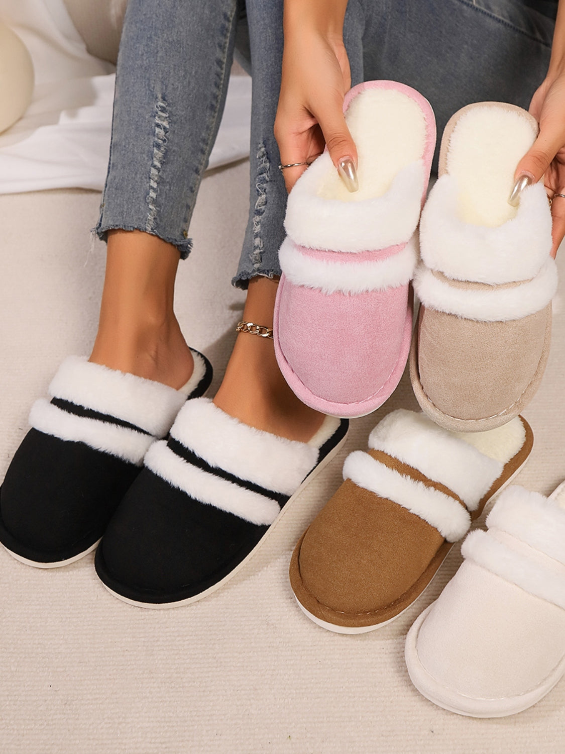 Contrast Faux Fur Round Toe Slippers