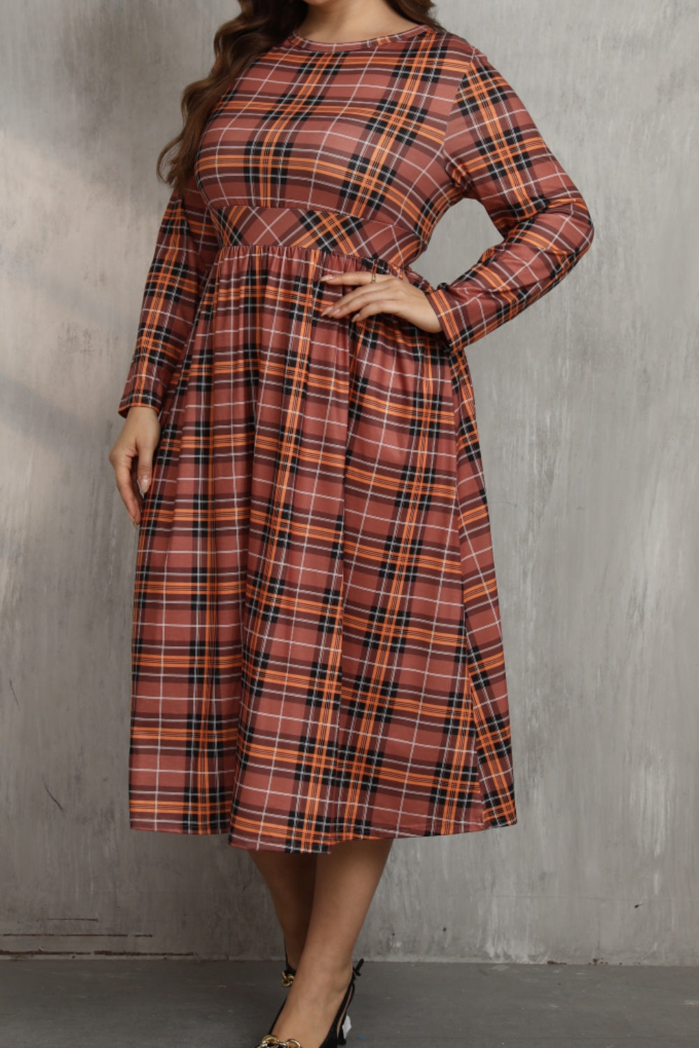 Plus Size Plaid Round Neck Long Sleeve Midi Dress