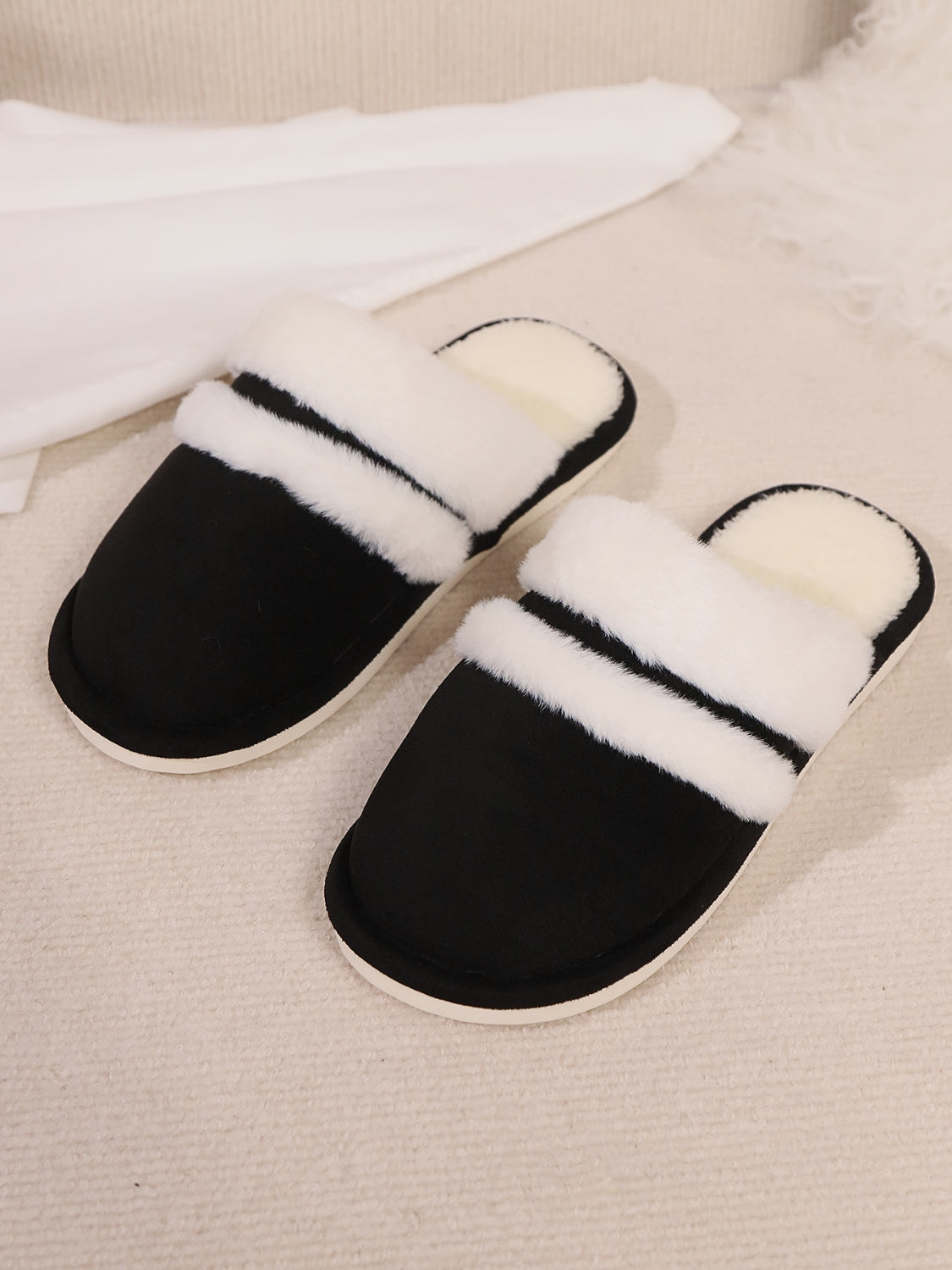 Contrast Faux Fur Round Toe Slippers